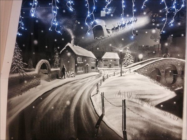 Зимние рисунки на окнах