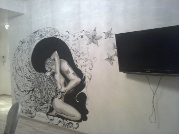 Рисунки гуашью на стене