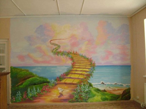 Рисунок на стене в квартире