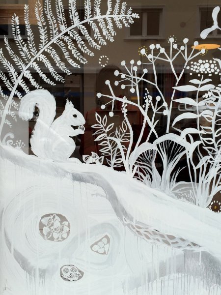 Рисунки на окнах пастой