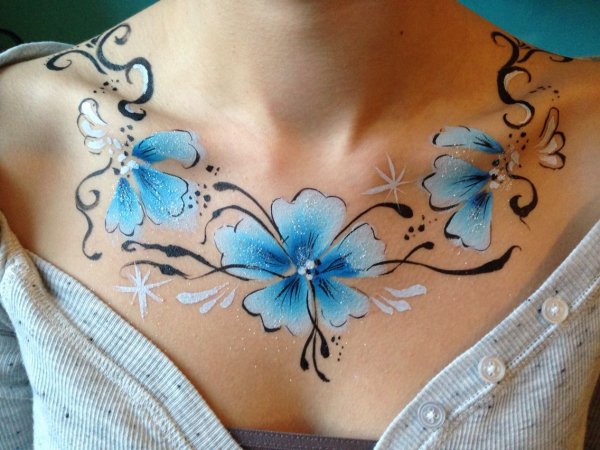 Узоры краской на теле