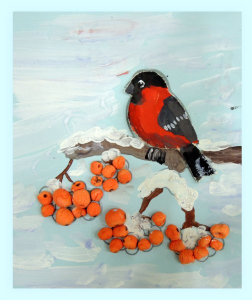 Снегирь на ветке рябины