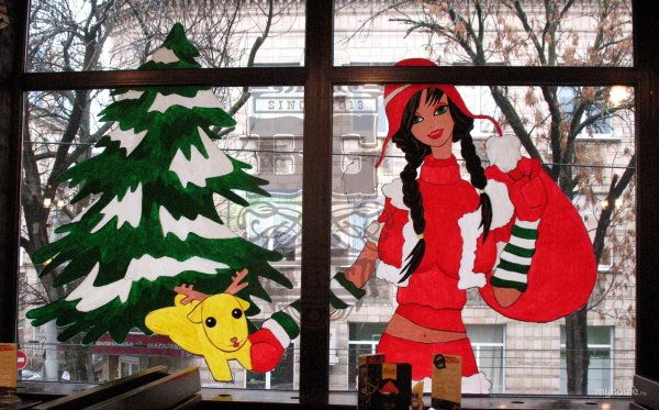 Елка на окне гуашью