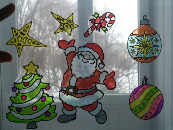 Украшаем окна искусственным снегом