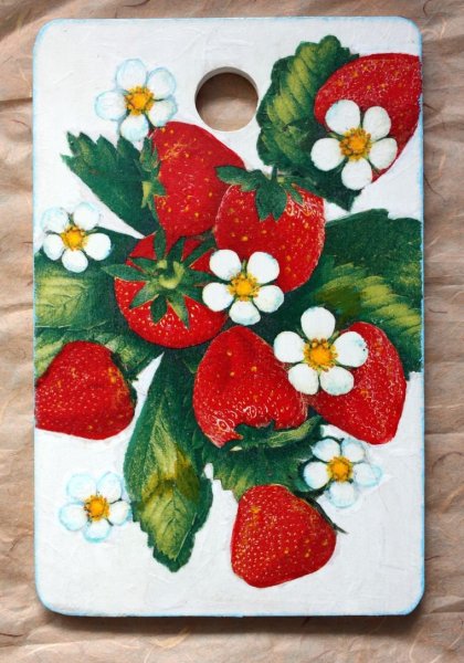 Фрукты на разделочной доске