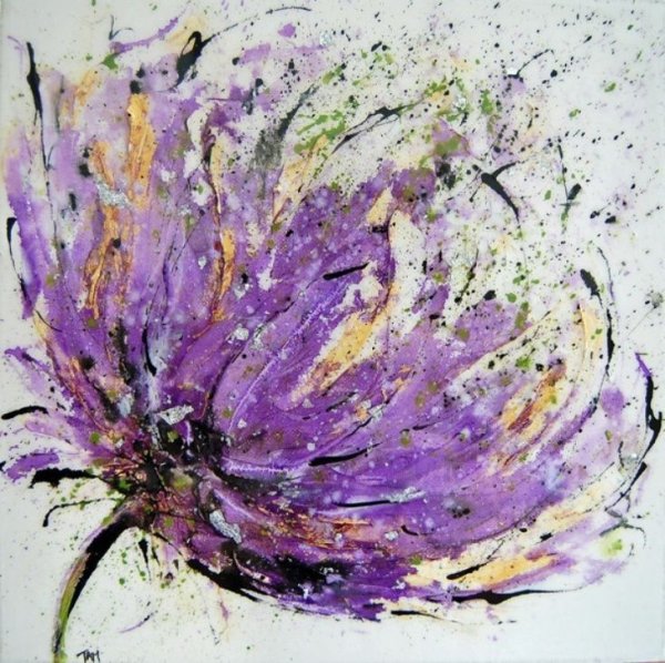 Фиолетовые цветы акрилом