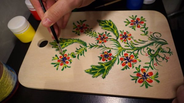 Рисунок на доске разделочной гуашью