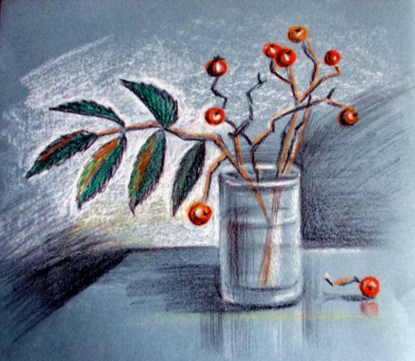 Натюрморт с веткой рябины карандашом