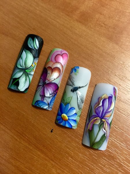 Китайская роспись на ногтях