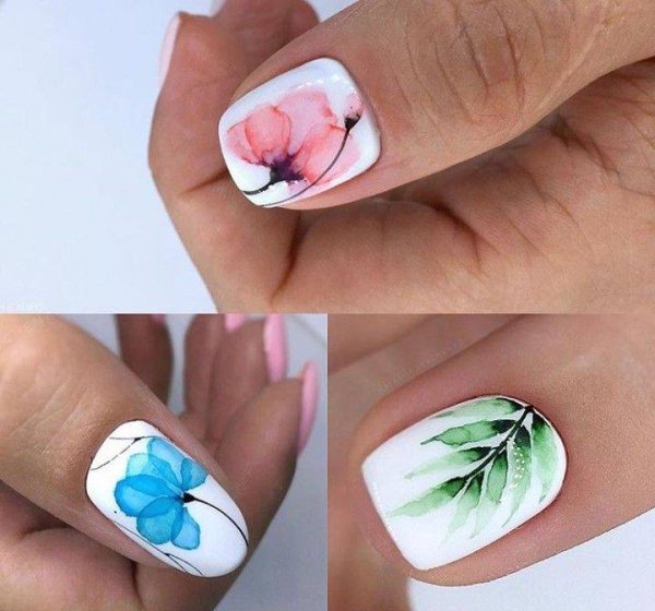 Акварельные цветы на ногтях