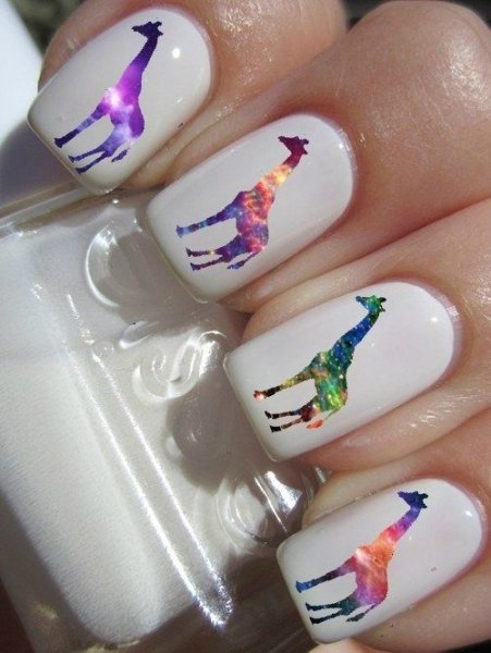 Жираф на ногтях