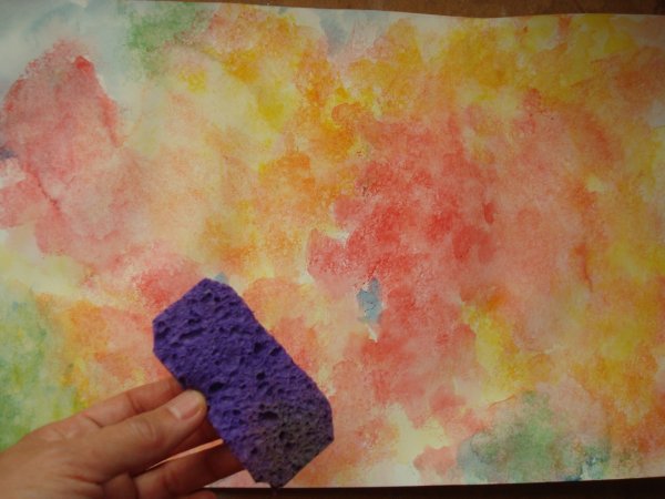 Рисование гуашью губкой