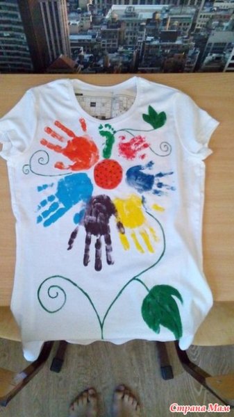 Футболка с ладошками