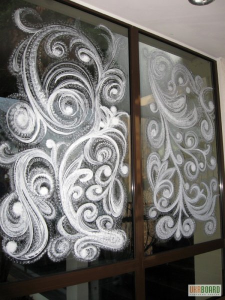 Новогодние узоры на зеркале