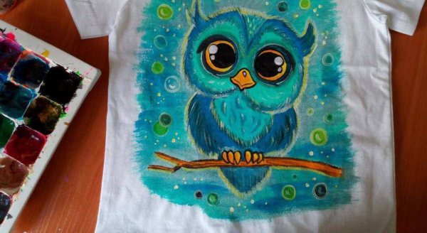 Рисуем на футболке акриловыми красками