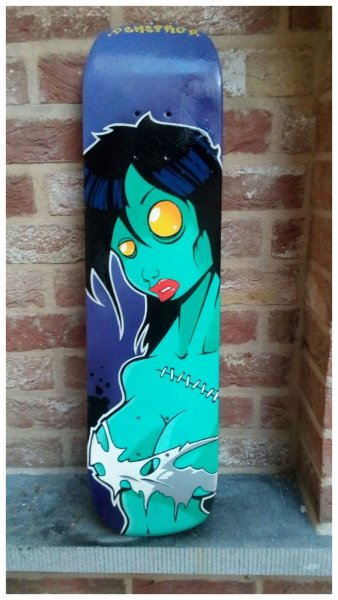 Разрисованный скейт