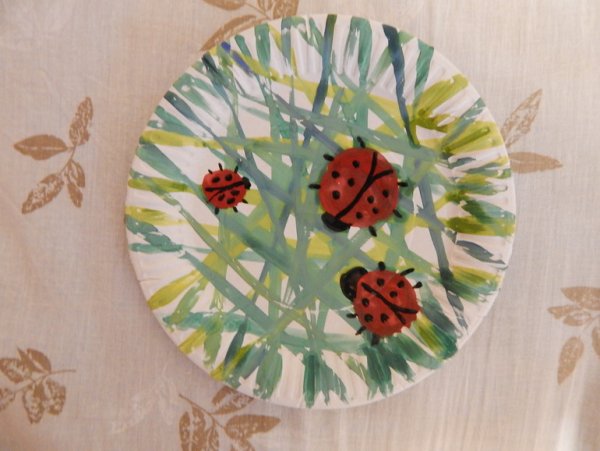 Панно на одноразовых тарелках