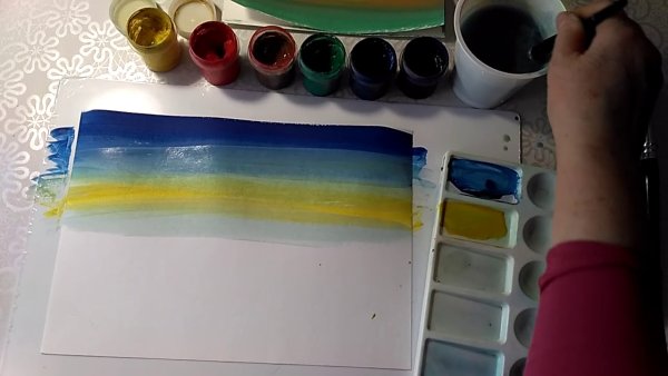 Цветовая растяжка гуашью