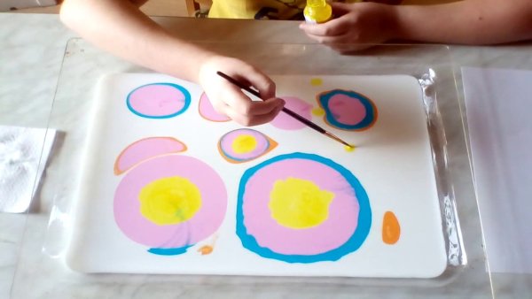 Рисование на молоке для детей