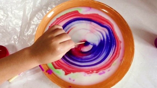 Рисование на молоке