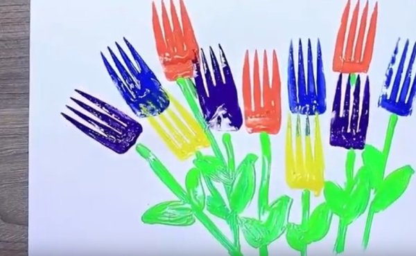 Рисование пластмассовыми вилками