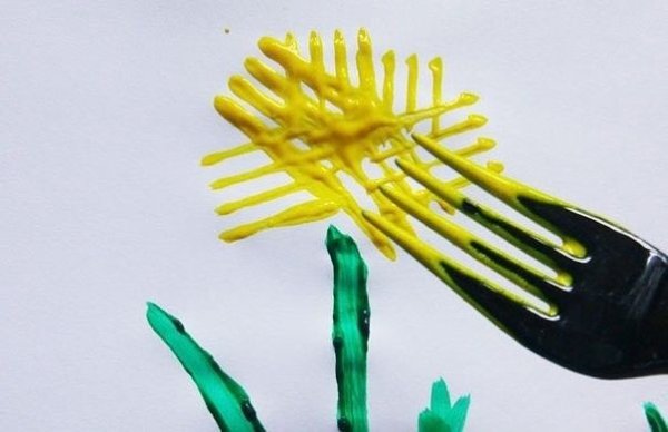 Рисование цветов вилкой