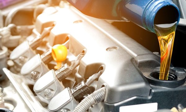 Моторное масло в двигателе
