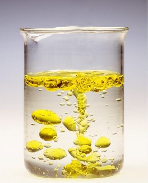 Смесь растительного масла и воды