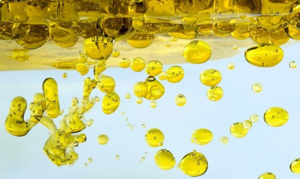 Растительное масло в воде