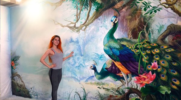 Павлины на стене