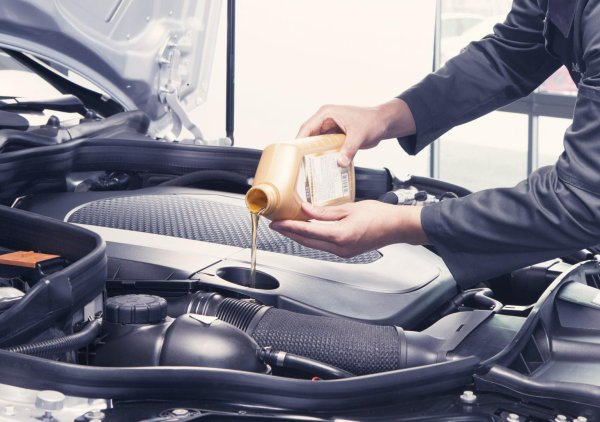 Масло в двигателе автосервис