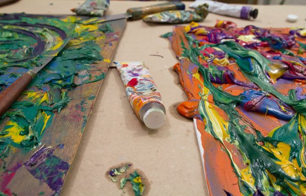 Кисти и краски