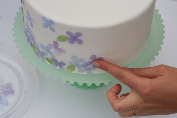 Рисование кремом на торте