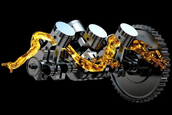 Моторное масло льется