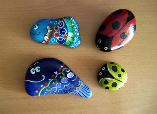 Сова на гальке акриловыми красками