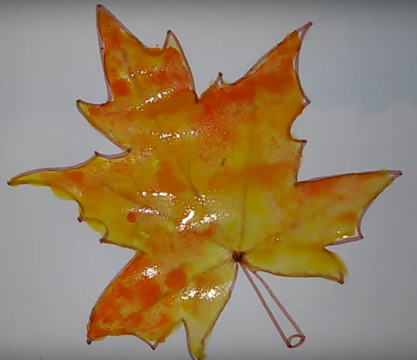 Лист клёна красками