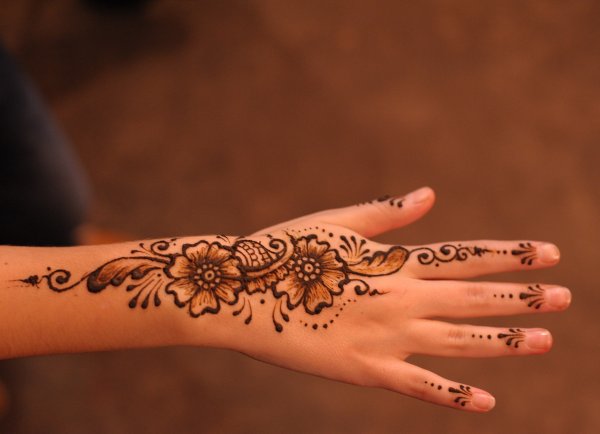 Мехенди на руке