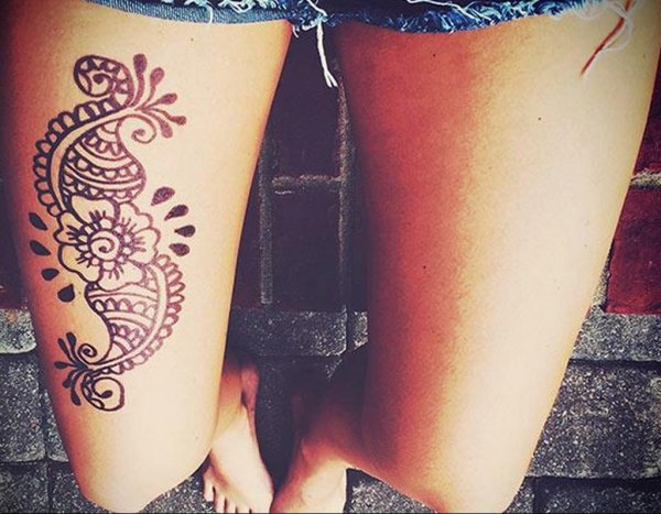 Тату мехенди на ляшке