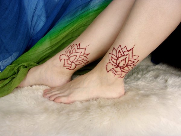 Хна на ноге легкие