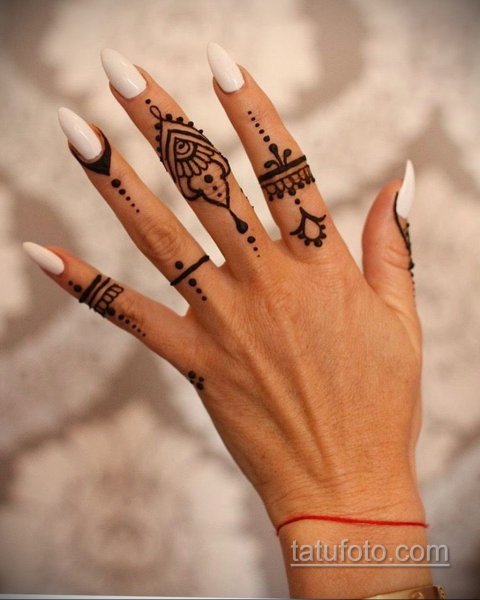 Мехенди на пальцах рук