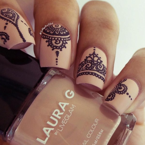 Ногти в индийском стиле