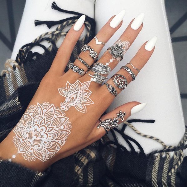 Мехенди белой хной