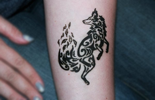 Животные хной на руке