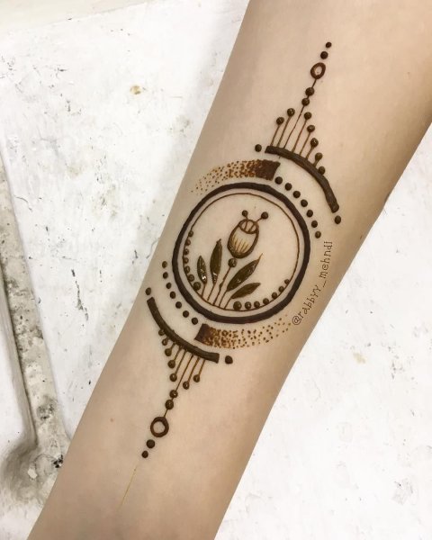 Тату хной на предплечье