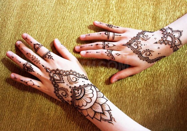 Рисунки хной на руке