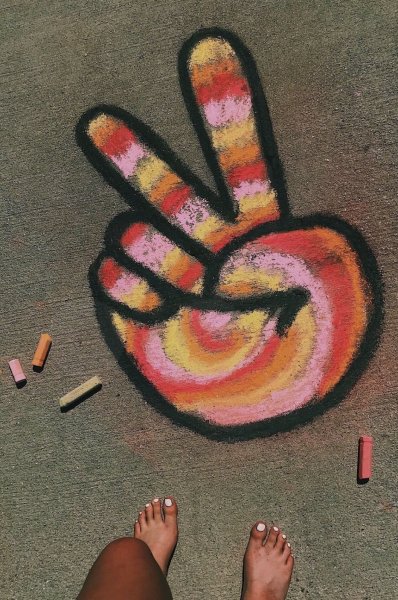 Рисование мелками на бумаге