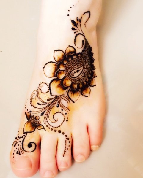 Рисование хной по телу