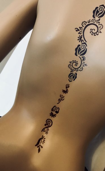 Тату хной на спине