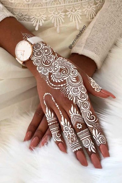 Тату белой хной