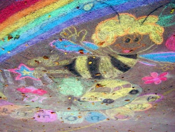 Детские рисунки мелками